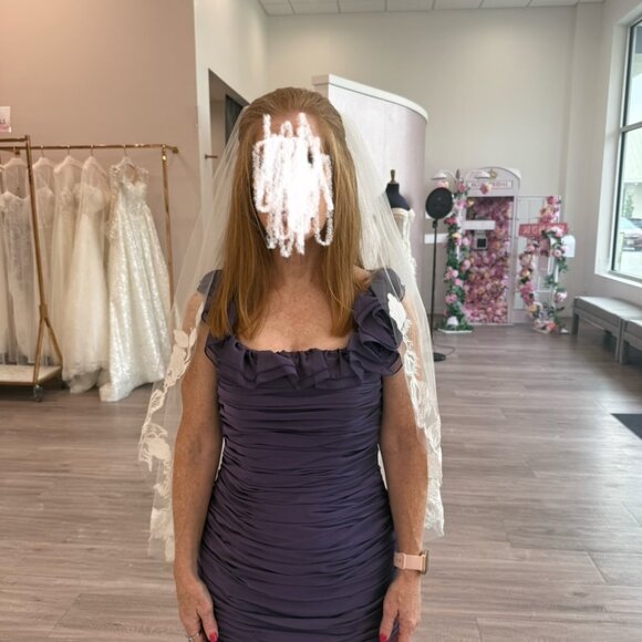 Floral Lace Fingertip Veil main image 4